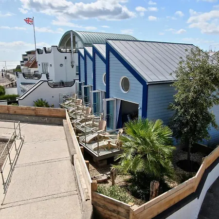 Beach Hut Suites Bognor Regis Exterior photo