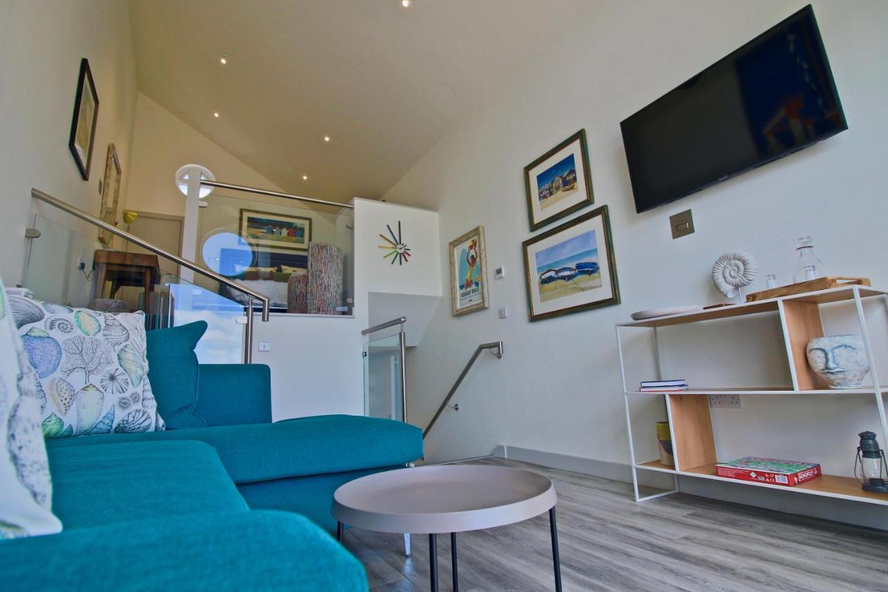 Hut 5* Bognor Regis