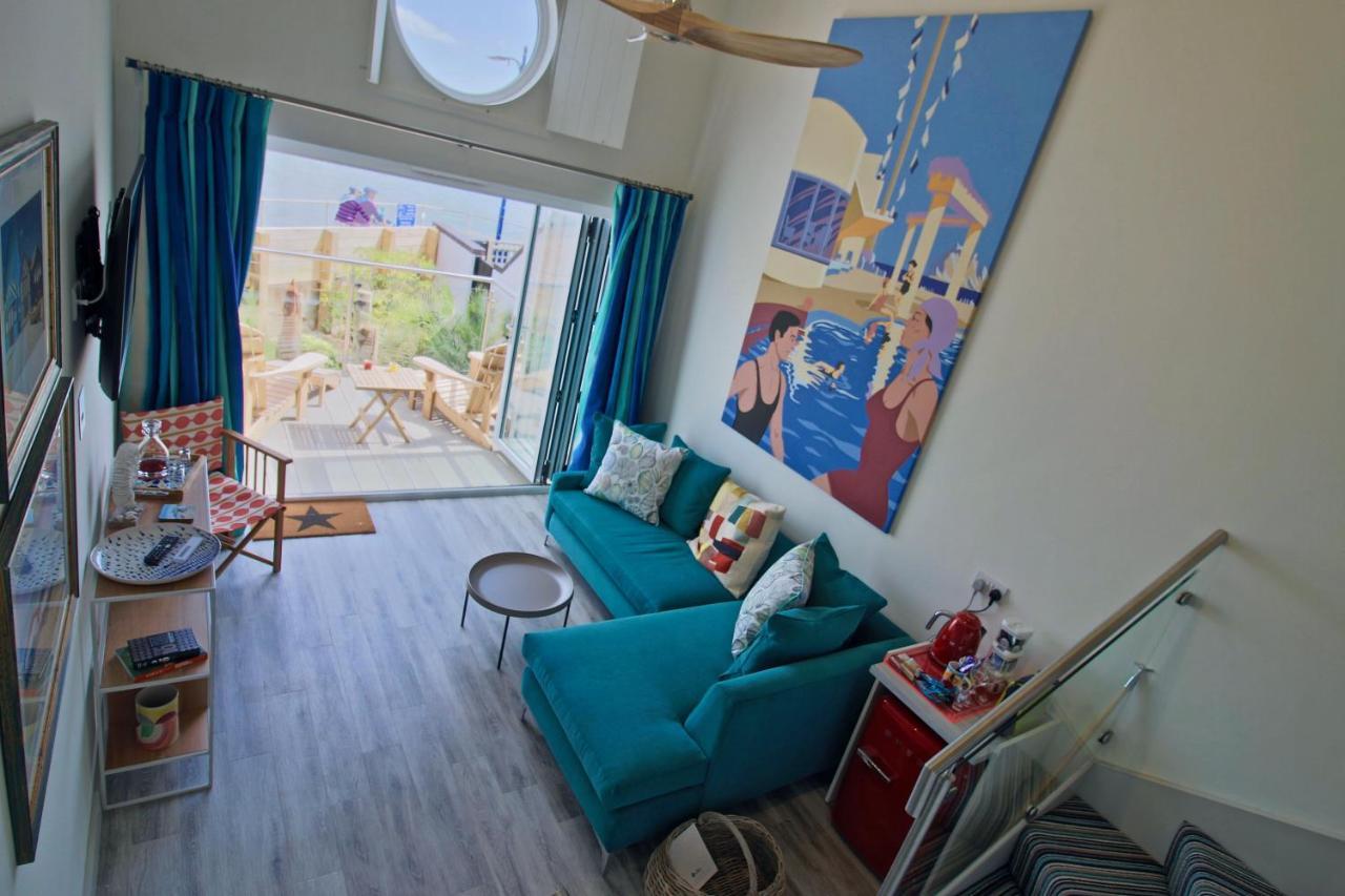 Hut Hotel Bognor Regis